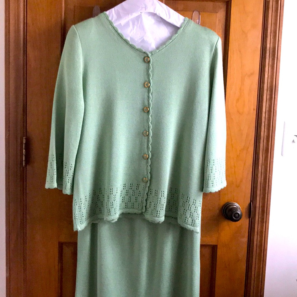Knit 2-piece Sweater & Skirt